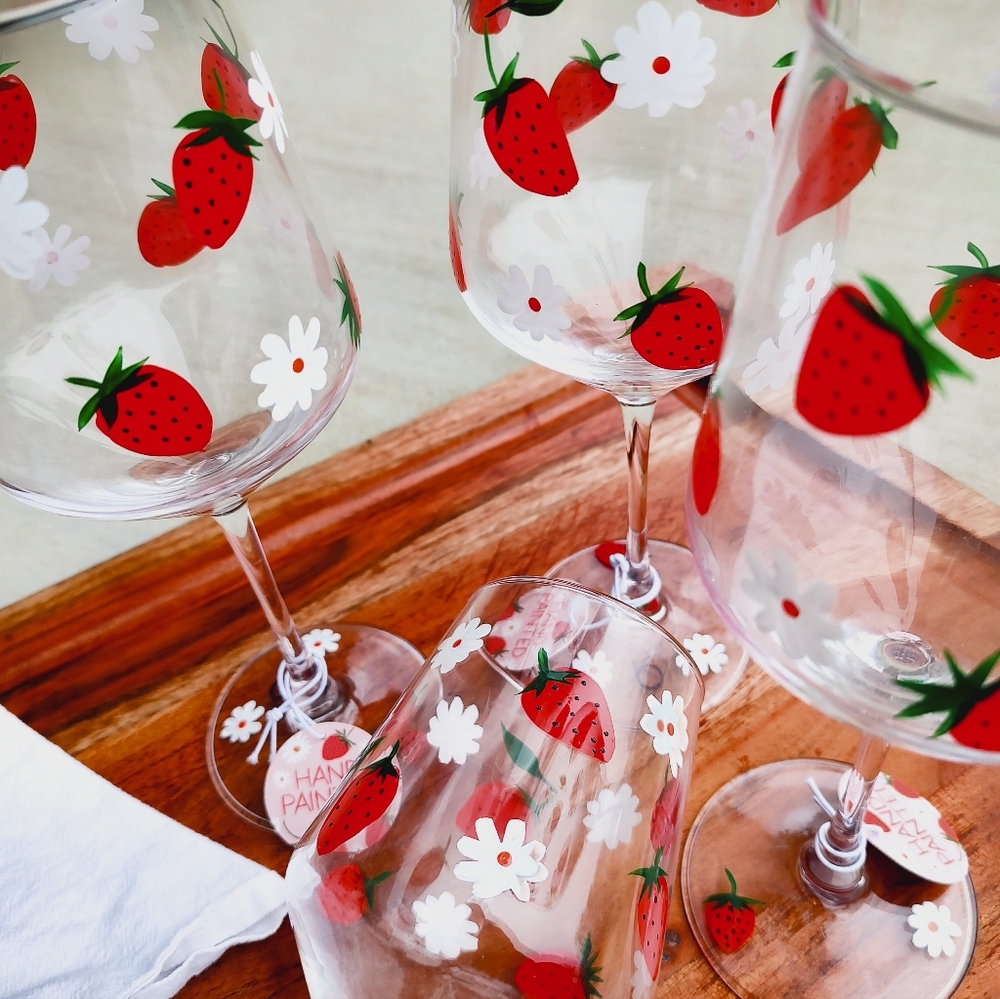 Prima Set of 4, Lg (9.5" ), 24oz Hand Painted Strawberry Wine Glass Goblets, NWT - Picture 3 of 9
